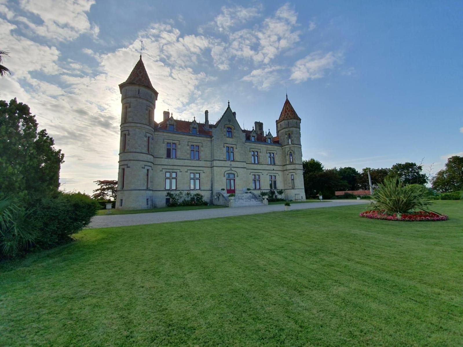 Chateau Moncassin Leyritz-Moncassin Exterior photo